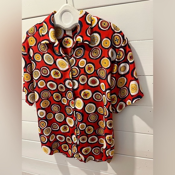 ELITE – Red Printed Button-Up Blouse – Size 10 - Picture 7 of 9